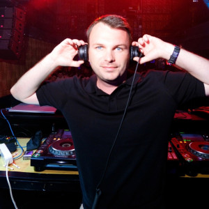 Vadim Adamov & Hardphol - Love